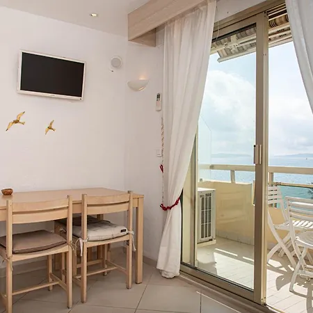 4 Pers Au Lavandou, Climatise - Fr-1-803-57 Apartment