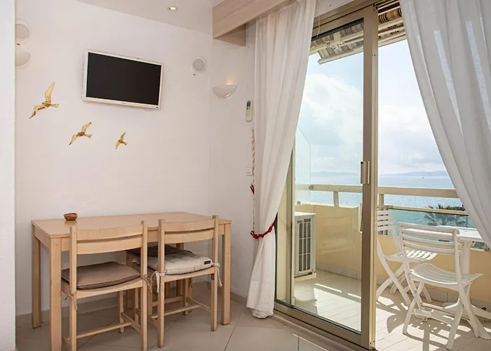 4 Pers Au Lavandou, Climatise - Fr-1-803-57 Lägenhet